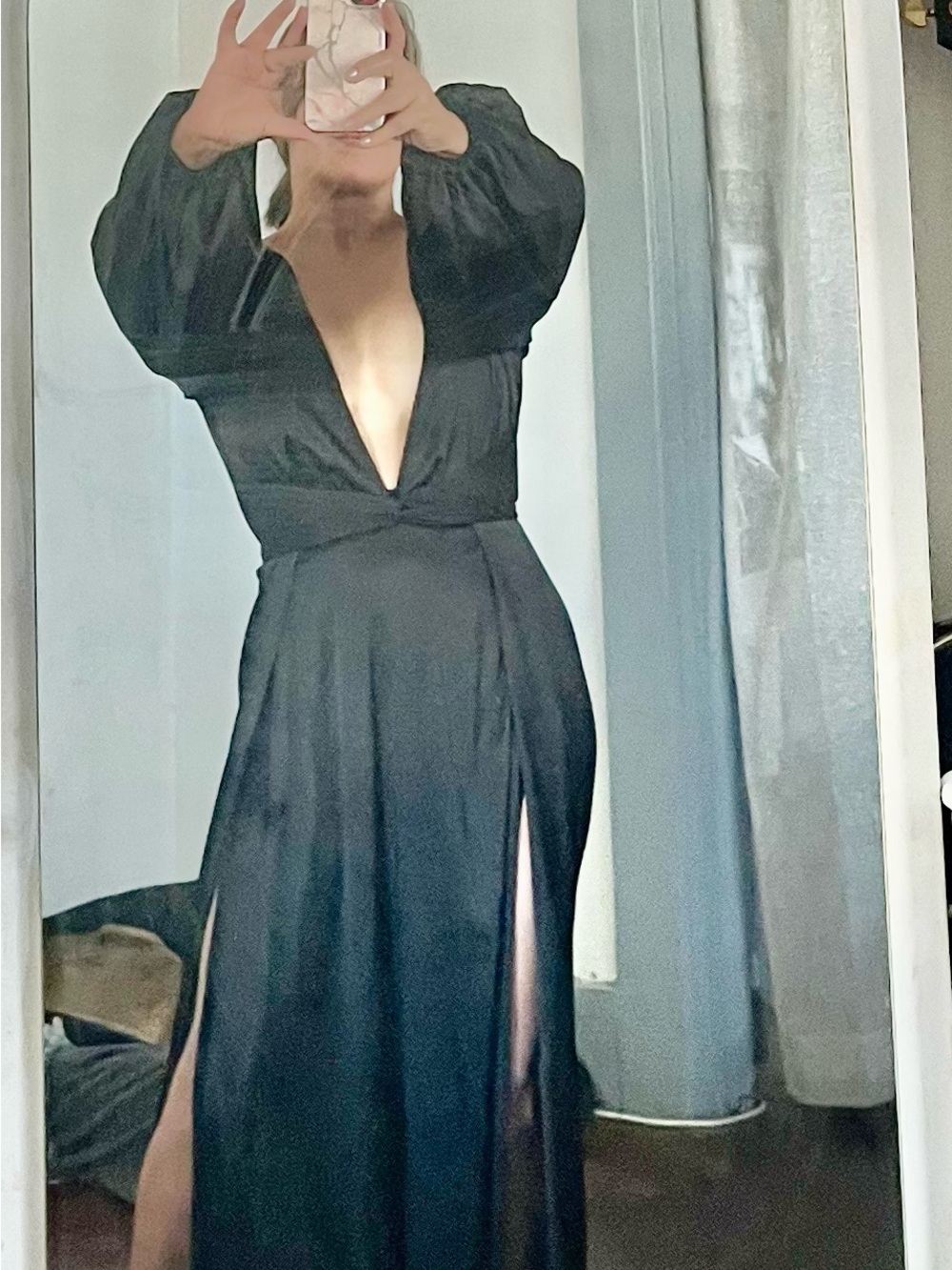 Elegant Black Deep V-Neck Maxi Dress with Long Balloon Sleeves
